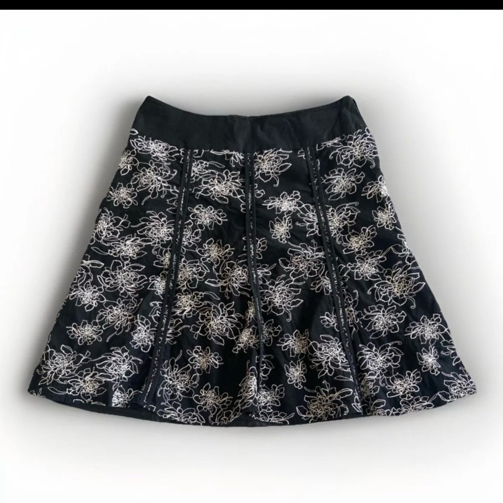 Axcess Liz Claiborne Embroidered Lined Skirt Sz 6 Black/White Floral Print